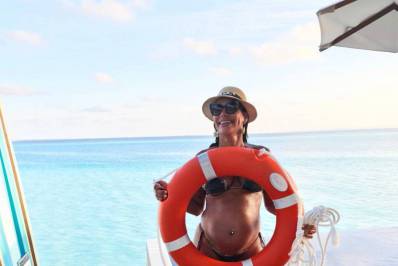 Grávida, Ana Paula Evangelista curte lua de mel nas Maldivas