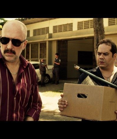 Cenas de 'Peçanha Contra O Animal', filme do Porta dos Fundos, disponível no Amazon Prime Video - Divulgação