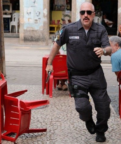 Cenas de 'Peçanha Contra O Animal', filme do Porta dos Fundos, disponível no Amazon Prime Video - Divulgação