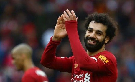 O jogador de futebol Mohamed Salah doa centro de ambulâncias para