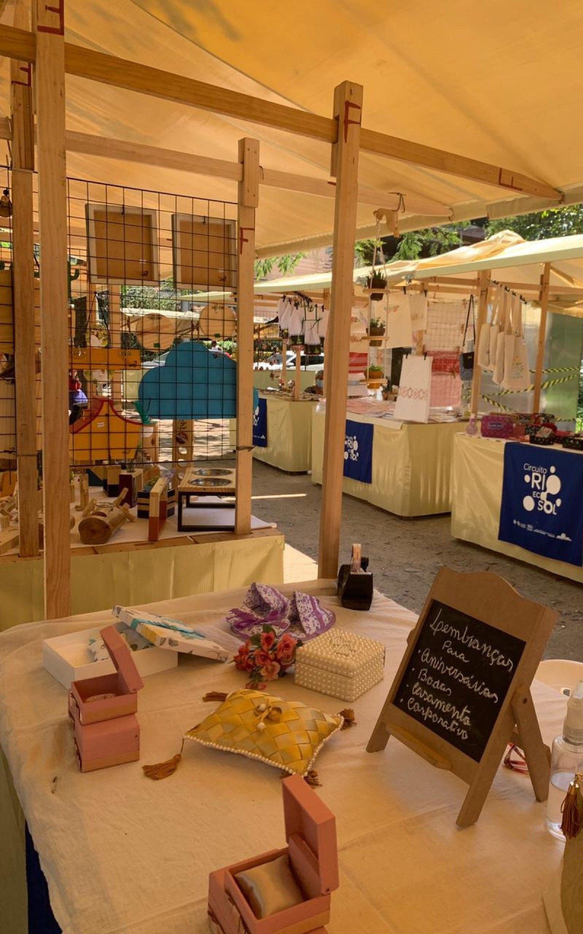 A rede de feiras solidárias do bairro já acontece mensalmente nas praças Afonso Pena e Saens Peña - Divulgação / Prefeitura do Rio