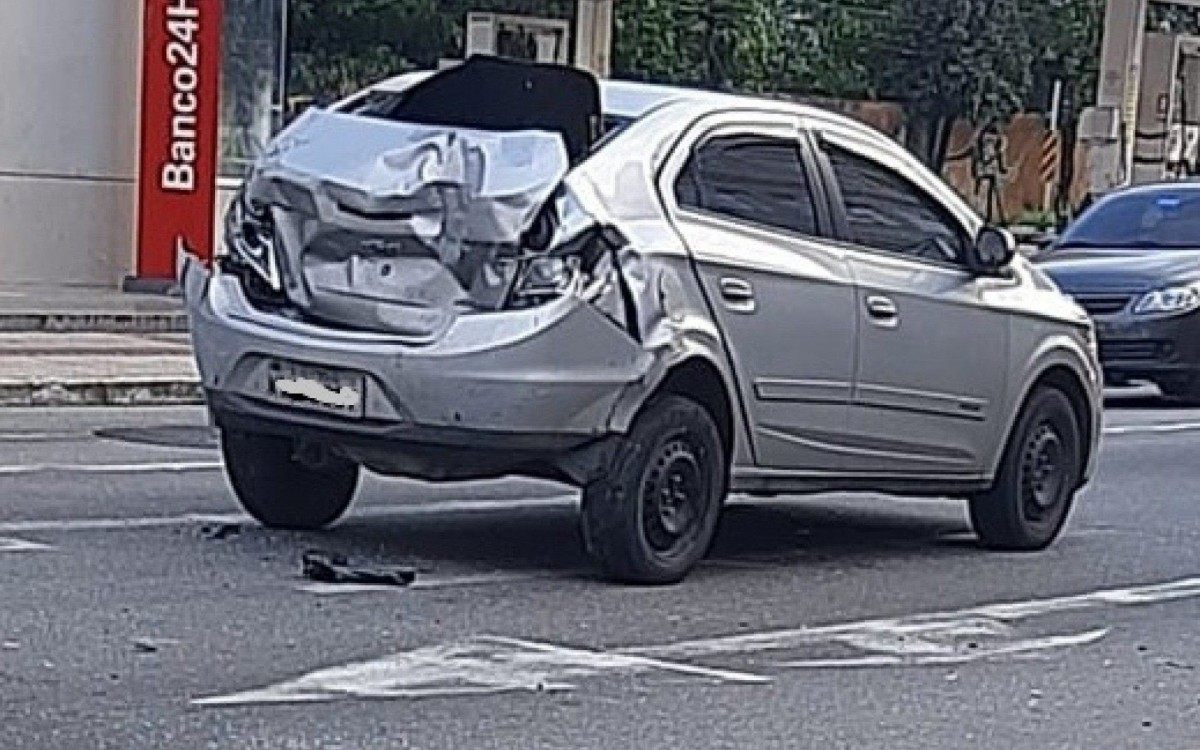 Carro desgovernado provoca acidente em Volta Redonda - Reprodução/ Redes Sociais