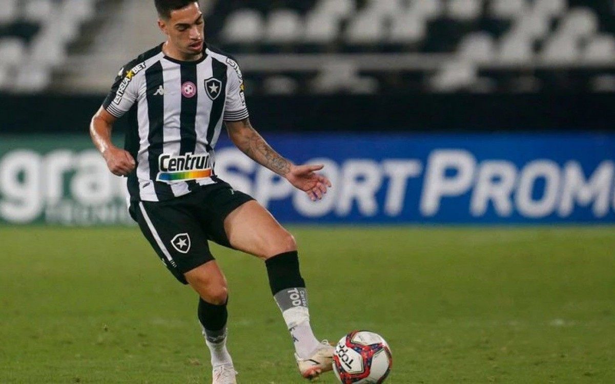 Camisa 16 voltou como titular e comemorou o retorno ao Fogão - Vitor Silva/Botafogo