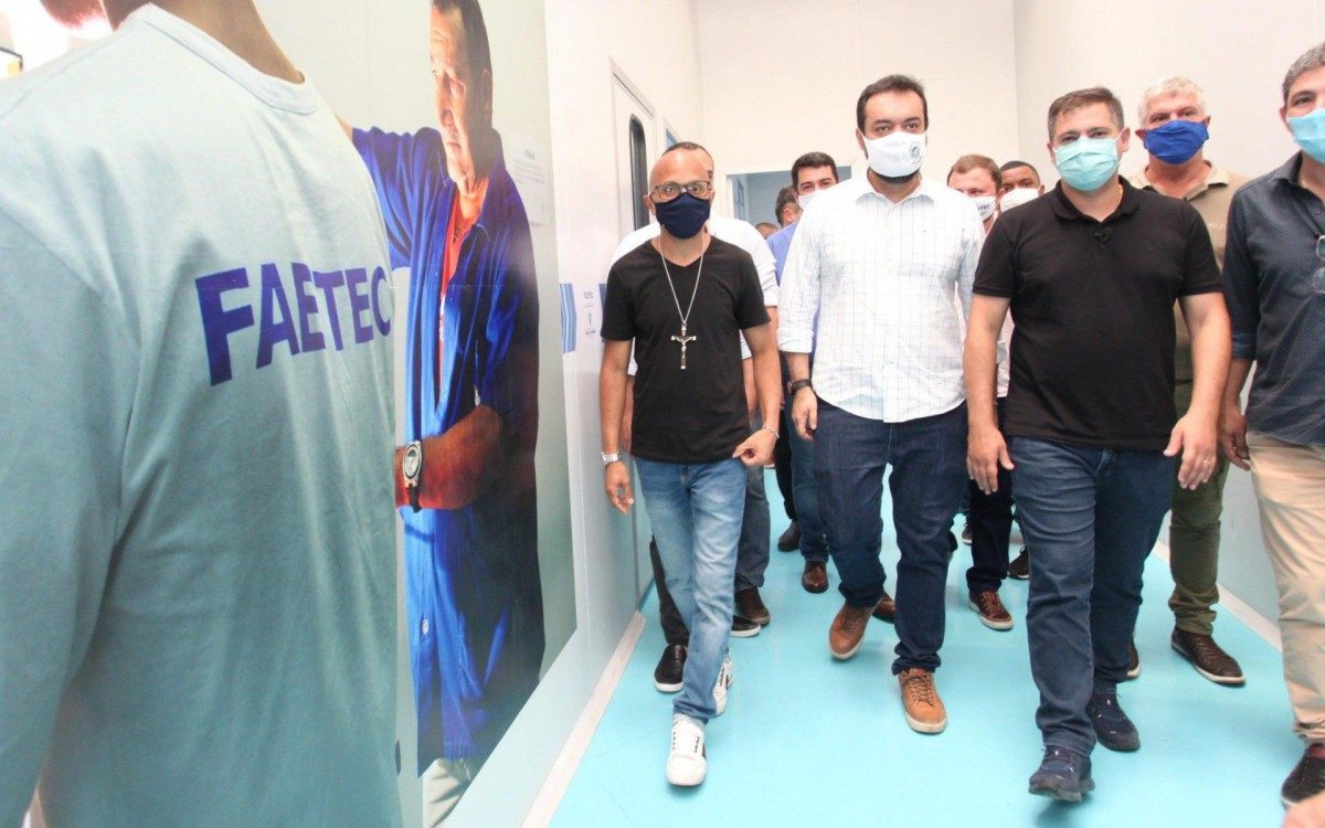 Cláudio Castro esteve na inauguração da Faetec da Vila Kennedy - Divulgação