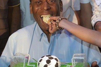 Pelé celebra o aniversário de 81 anos e agradece aos 'súditos' pelas homenagens