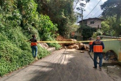 Defesa Civil de Petrópolis mantém interdição da rua João Xavier