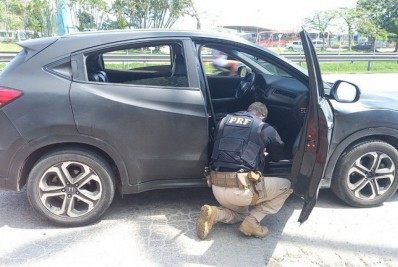 Casal é detido com veículo clonado em São Gonçalo