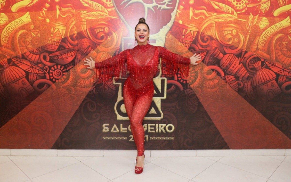 Viviane Ara&uacute;jo brilha no ensaio do Salgueiro, na Zona Norte do Rio, na noite deste domingo