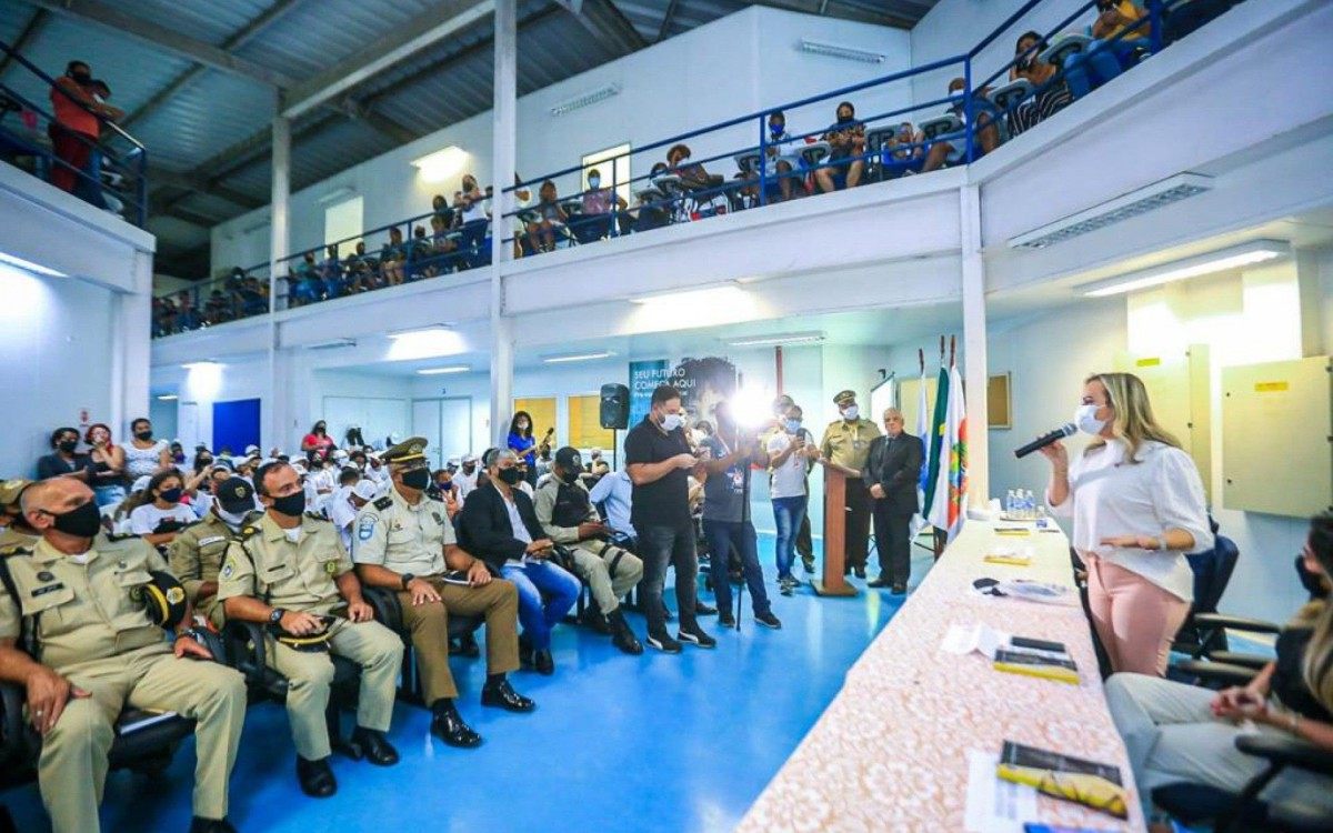 A deputada federal Daniela do Waguinho destacou a import&acirc;ncia do projeto Guarda Mirim na forma&ccedil;&atilde;o dos jovens