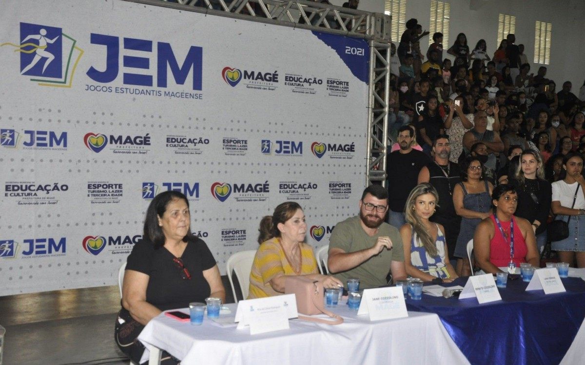 Al&eacute;m do prefeito Renato Cozzolino, estiveram na cerim&ocirc;nia de abertura a primeira-dama Lara Torres, os secret&aacute;rios municipais de Esporte Geilton C&acirc;mara; de Comunica&ccedil;&atilde;o Bruno Louren&ccedil;o, de Seguran&ccedil;a P&uacute;blica Andr&eacute; Lopes; a subsecret&aacute;ria de Educa&ccedil;&atilde;o Rita de C&aacute;ssia Rodrigues e a professora convidada Jane Cozzolino.