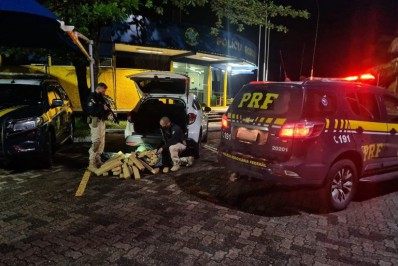 PRF apreende 120 kg de maconha na Dutra, em Resende