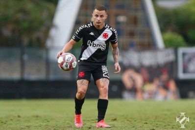 Com propostas de clubes brasileiros, volante negocia rescisão com o Vasco