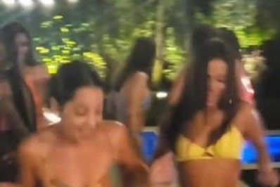 Anitta promove 'noitada' em sua casa nos Estados Unidos