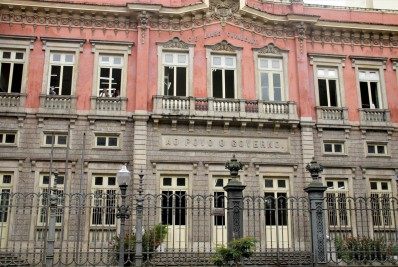 Escola no Catete muda de nome em homenagem a Silvio Santos