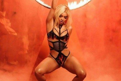 Lexa publica foto 'quente' e é elogiada pelos internautas