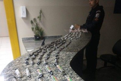 Elemento é preso com 187 tiras de maconha em Araruama