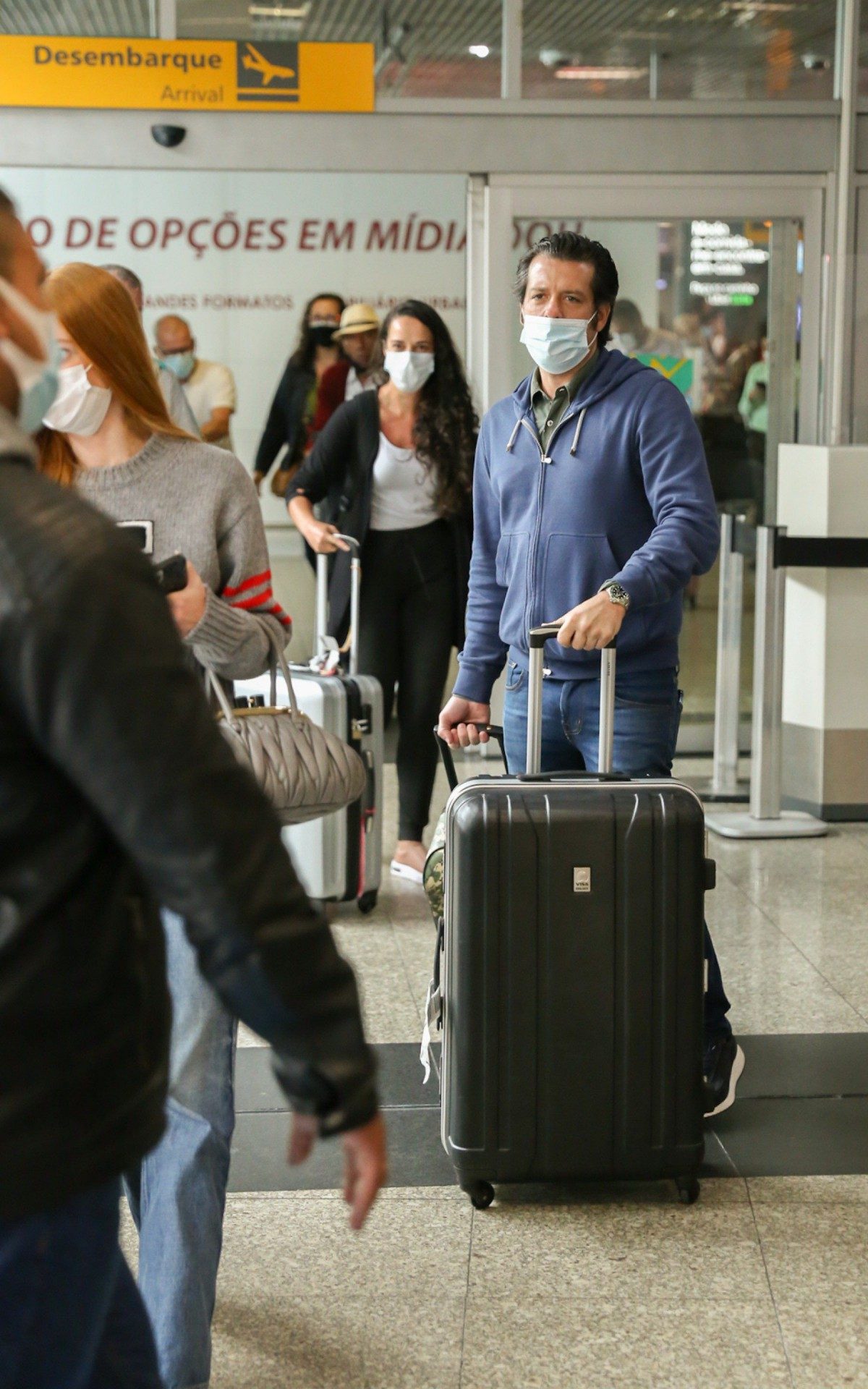 Marina Ruy Barbosa e o namorado, o deputado Guilherme Mussi, desembarcam no Aeroporto de Congonhas, em S&atilde;o Paulo, na tarde desta segunda-feira