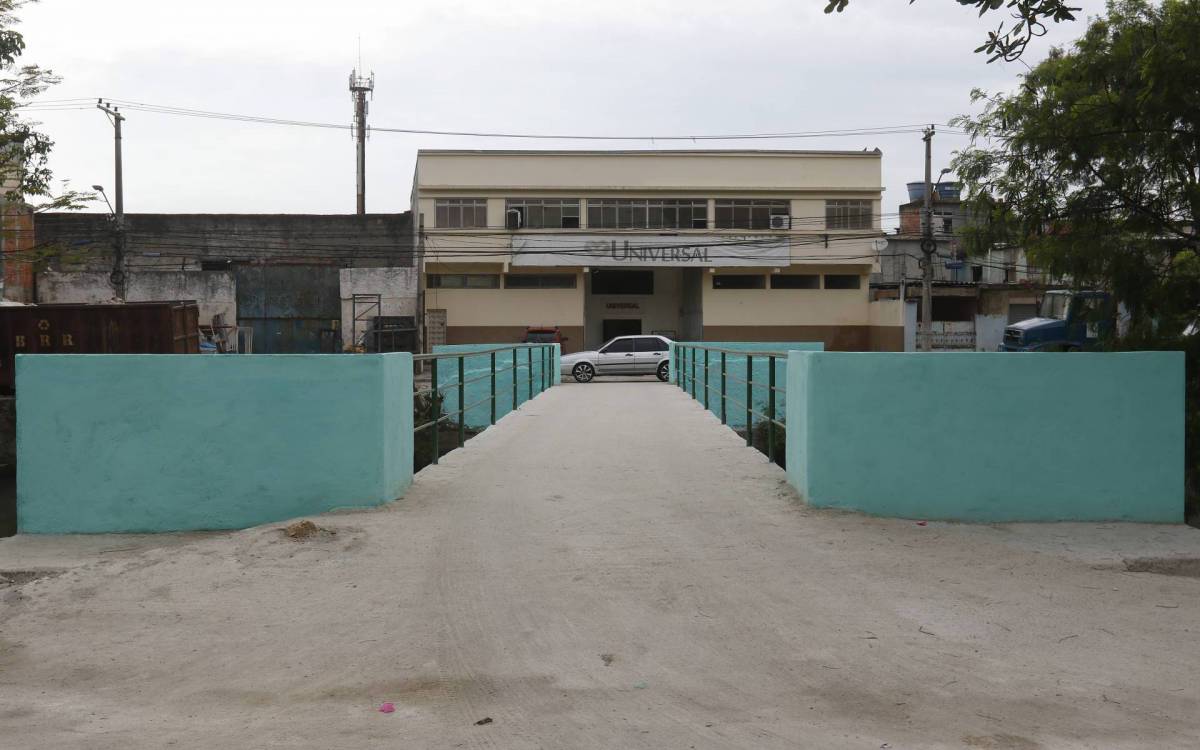 Policia - Policia Militar refor&ccedil;a policiamento nas comunidades Pica Pau e Cinco Bocas, na zona norte do Rio.