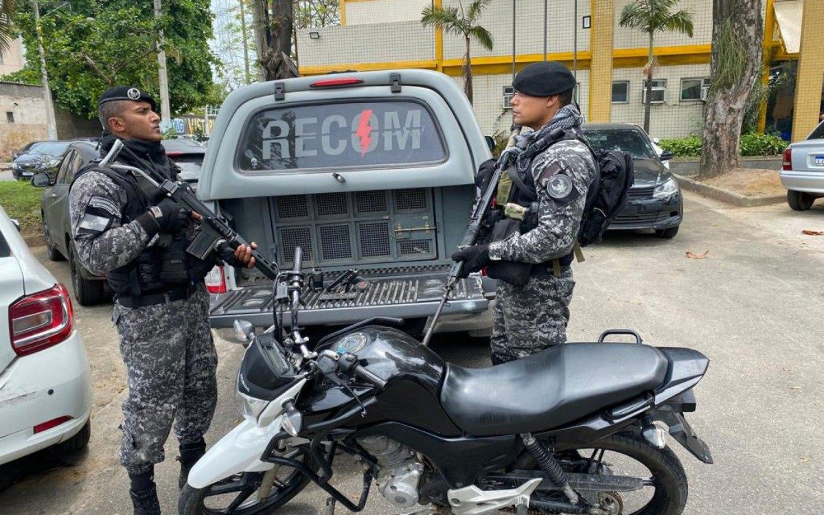 Moto utilizada pelo criminoso estava sem placa e era roubada - Divulgação/Polícia Militar