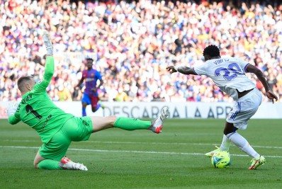 Ancelotti rasga elogios a Vinicius Junior, mas destaca pontos que o xodó precisa evoluir