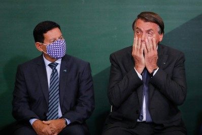 Três ministros votam contra a cassação da chapa Bolsonaro-Mourão no TSE