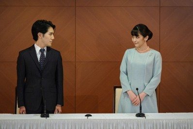 Princesa Mako, do Japão, se casa com plebeu após anos de controvérsia