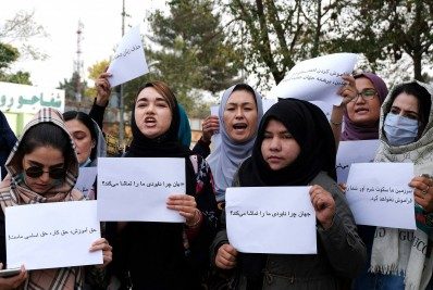 Afeganistão: mulheres protestam em Cabul para denunciar 'silêncio' internacional 