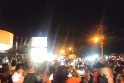 Multidão se reúne em funerária para aguardar ressureição de pastor três dias após sua morte