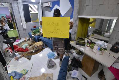 'Complexo de Israel': moradora denuncia invasão da PM: 'humilhada dentro de casa'