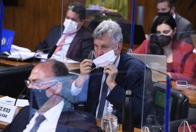 CPI da Covid: Renan inclui senador governista Carlos Heinze na lista de indiciados 