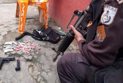 Ação da PM resulta na prisão de dois homens com drogas e arma em Barra Mansa