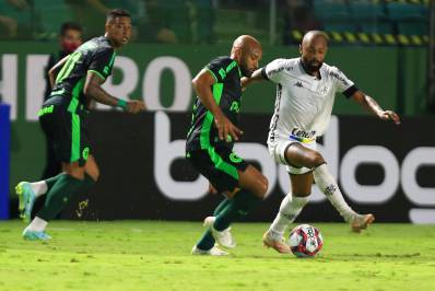 Treinador do Botafogo revela que Chay saiu de campo com 'muitas dores'
