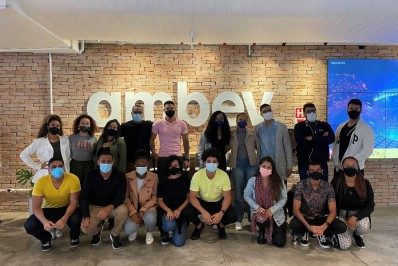 Ambev oferece mais de 100 bolsas de estudos e mentoria para profissionais negros