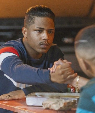 SINTONIA (L to R) CHRISTIAN MALHEIROS as NANDO, MC M10 as FORMIGA, in episode 6 of SINTONIA. Cr. VANS BUMBEERS/NETFLIX © 2021 - Vans Bumbeers/NETFLIX