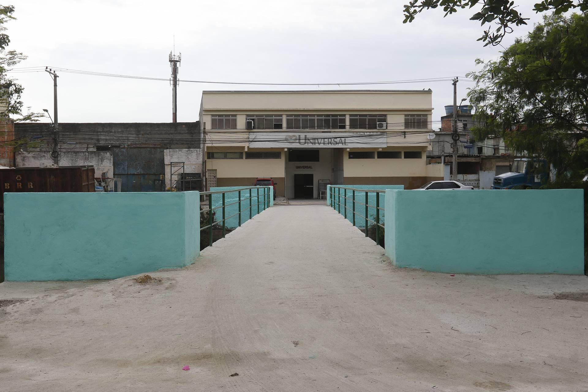 Polícia Militar reforça policiamento nas comunidades Pica Pau e Cinco Bocas, na Zona Norte do Rio. Na foto, ponte supostamente construída pelo tráfico para ligar as duas regiões do 'Complexo de Israel' - Reginaldo Pimenta / Agencia O Dia