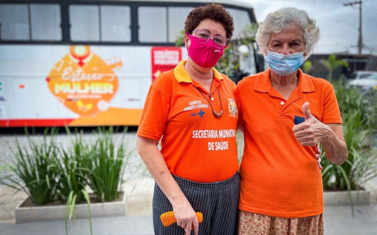 Rosana Oliveira e sua m&atilde;e Rosa Oliveira aproveitaram o evento e marcaram os exames