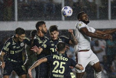 Luccas Claro lamenta derrota e admite que o Flu não acompanhou o ritmo do Santos