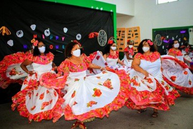 Casa da Terceira Idade entra no clima de Halloween com festa temática em Nilópolis