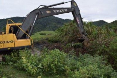 Prefeitura intensifica ação de desassoreamento de córregos