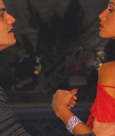 Wagner Moura e Camila Pitanga em 'Paraíso Tropical' - Reprodução