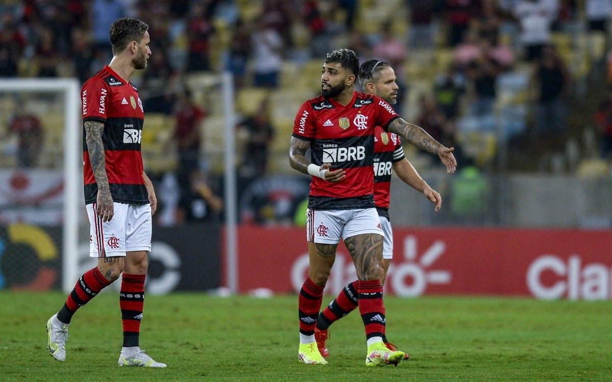 Se o Flamengo chegar para final desta maneira, o Palmeiras pode atropelar, provoca comentarista