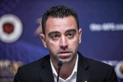 Ex-jogador do Barcelona detona postura de Xavi ao falar sobre sua saída