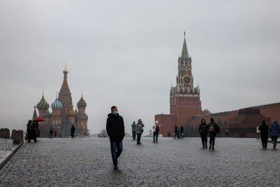 Moscou fecha serviços em meio à recorde de mortes por covid-19 na Rússia