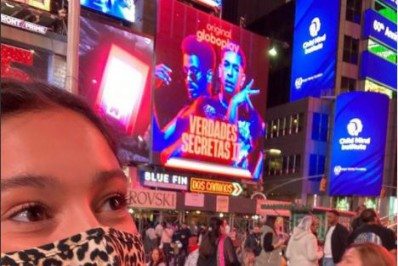 Ícaro Silva comemora foto em outdoor de Nova York: 'Babando'