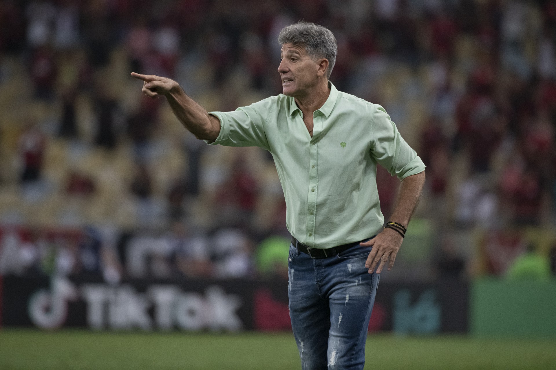 Renato Gaúcho destaca papel da torcida do Flamengo em vitória sobre o Corinthians: ‘Deu show’