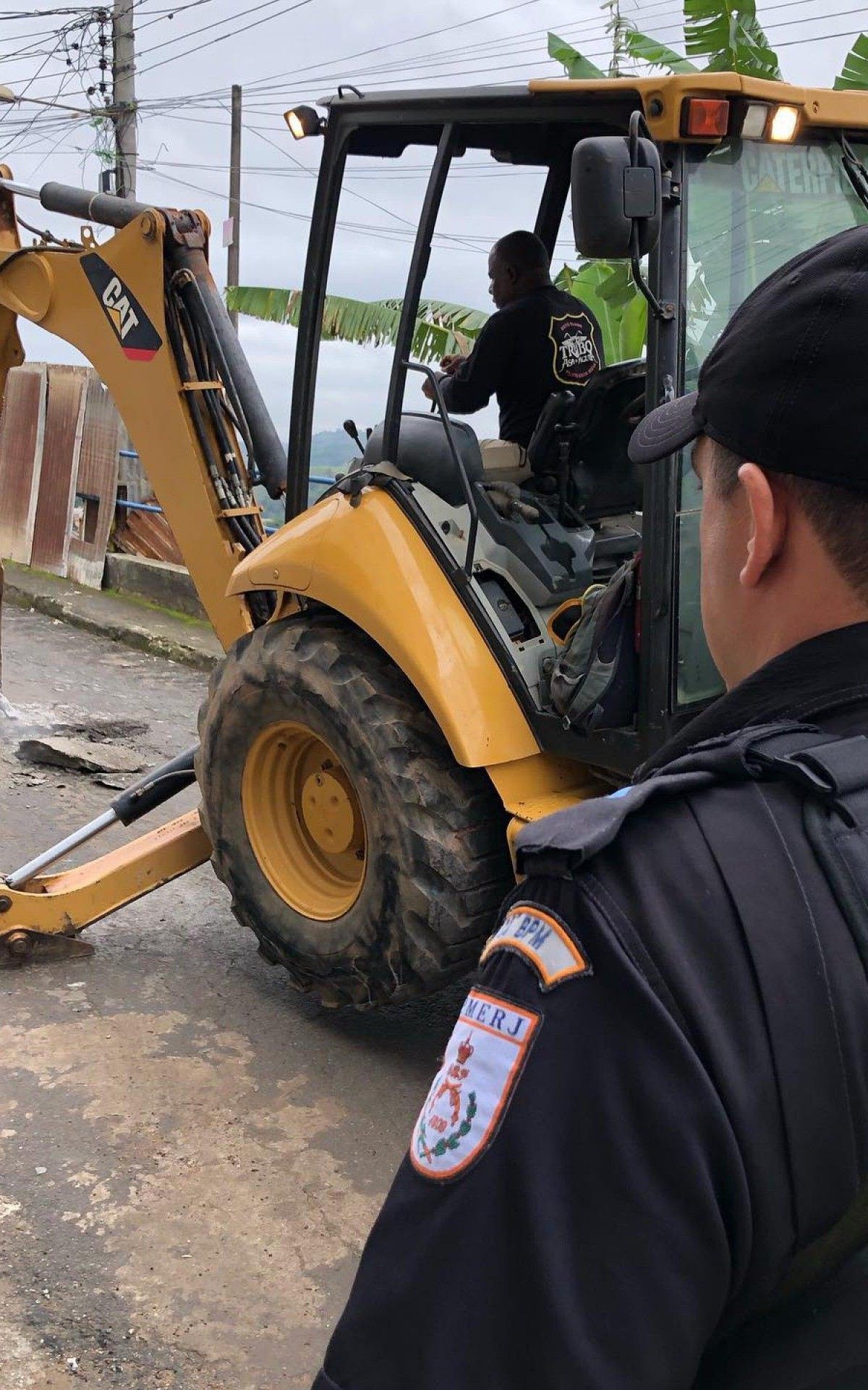 A&ccedil;&atilde;o remove oito pontos de bloqueios montados pelo tr&aacute;fico de drogas no bairro Santo Agostinho