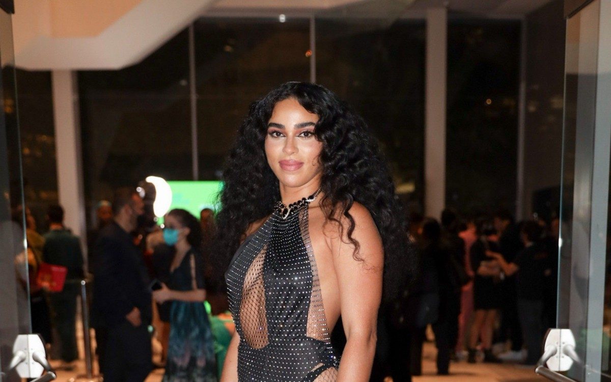 Ex-BBB e ex-No Limite Elana Valenária no Prêmio Jovem Brasileiro