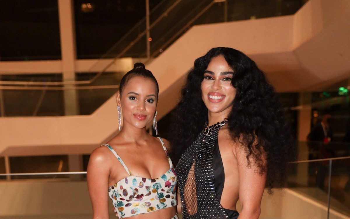 Ex-BBBs Gleici Damasceno e Elana Valenária no Prêmio Jovem Brasileiro