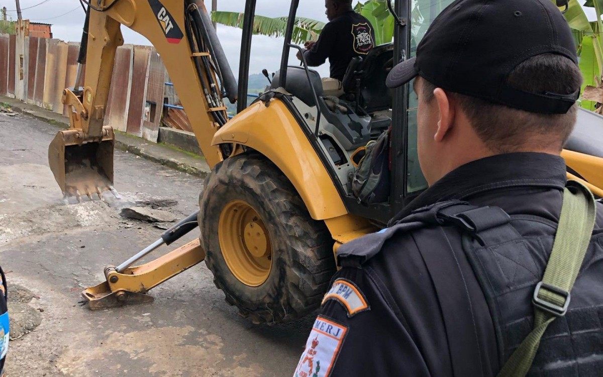 Ação remove oito pontos de bloqueios montados pelo tráfico de drogas no bairro Santo Agostinho - Divulgação