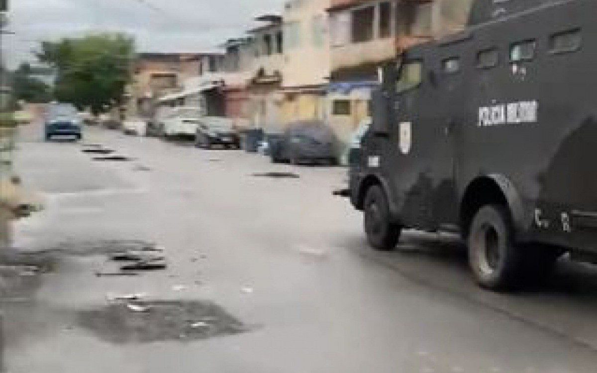Pol&iacute;cia Militar realiza opera&ccedil;&atilde;o na comunidade Kelson's